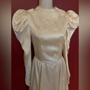 Vintage Cream Wedding Dress